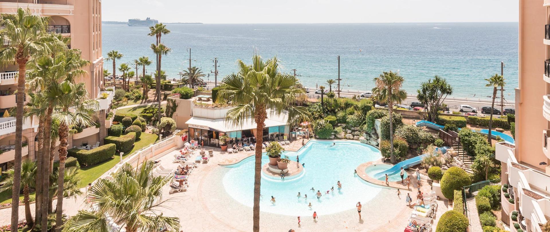 Hotel_La Palme D'Azur_swimming.jpg