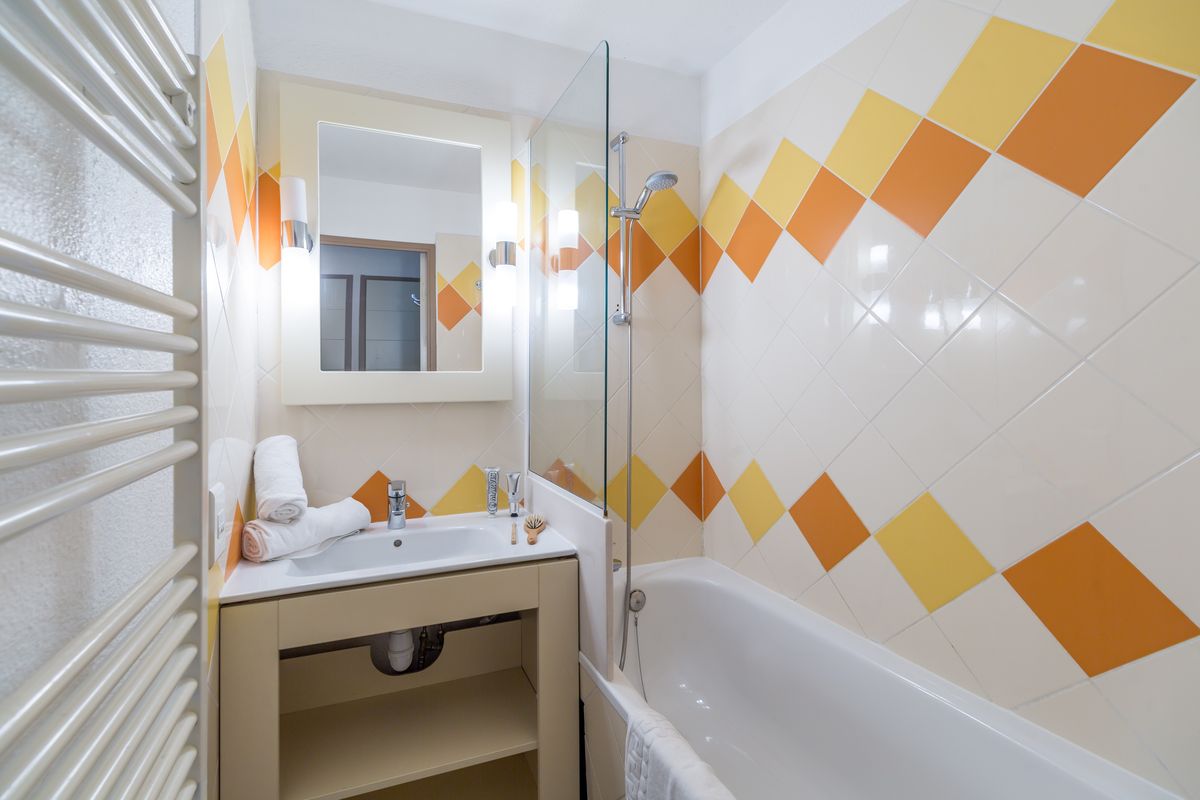 Bagno con vasca-doccia — Studio Standard La Palme d'Azur Cannes