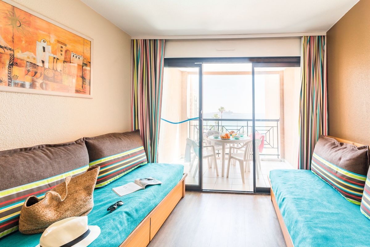 Studio vue piscine à louer — Résidence Cannes Verrerie