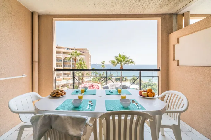 Balcony of a two-bedroom apartment with sea view and palm trees at the residence, where a TFWA team can debrief in the evening