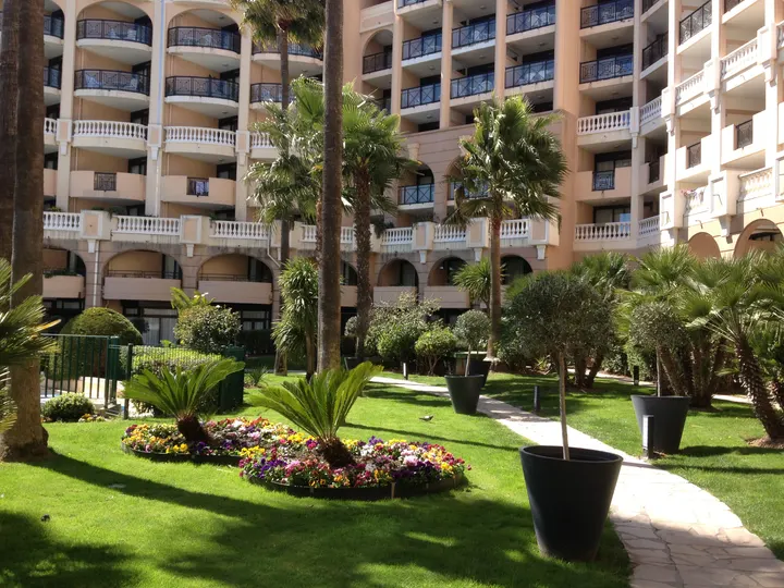 Mediterranean gardens of the residence in Cannes La Bocca, open all year to guests